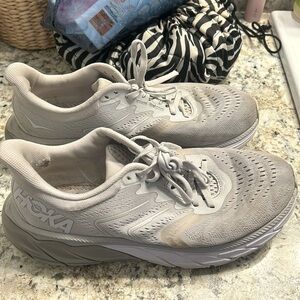 Hokas